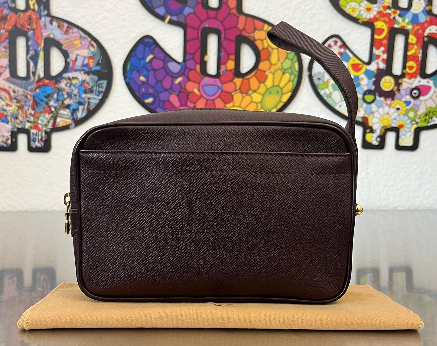 Louis Vuitton Karga Taiga Leder