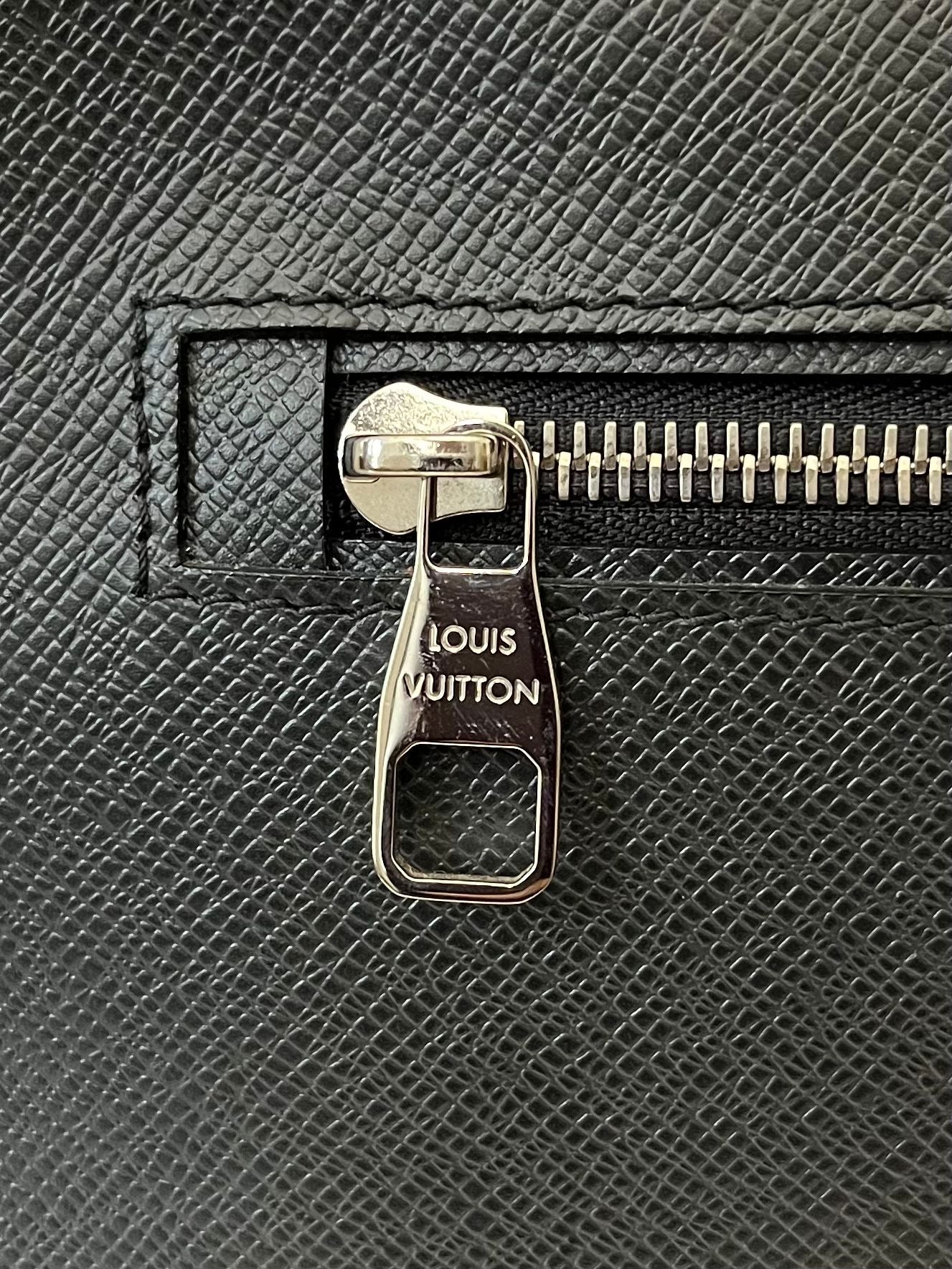 Louis Vuitton Neo Pavel Taiga