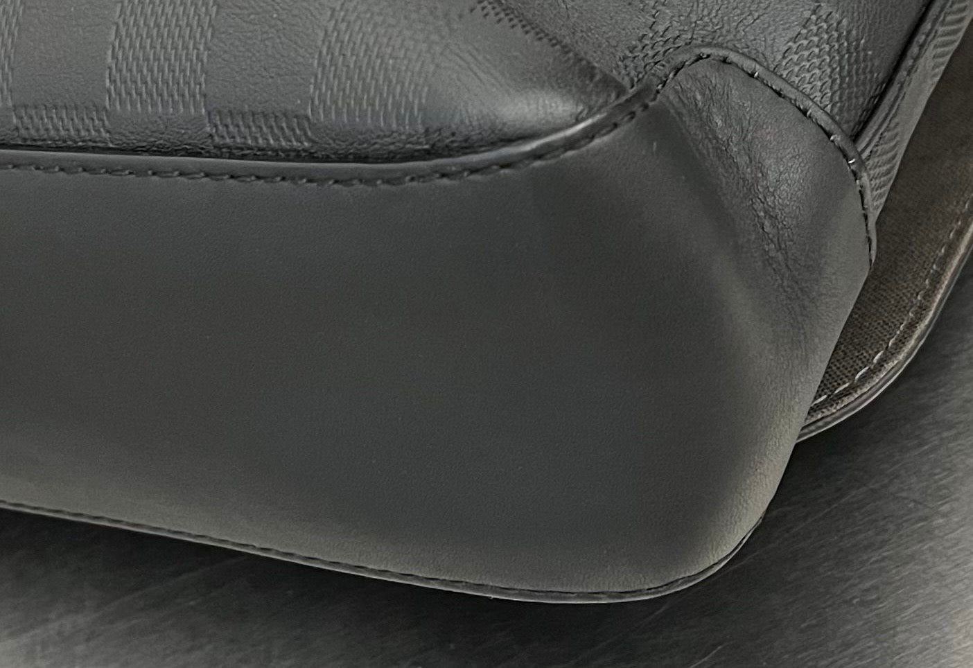 Louis Vuitton District Infini Leder