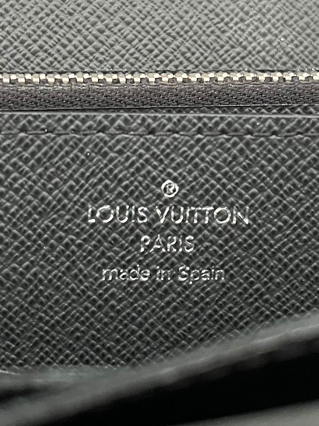 Louis Vuitton Zippy XL Taiga