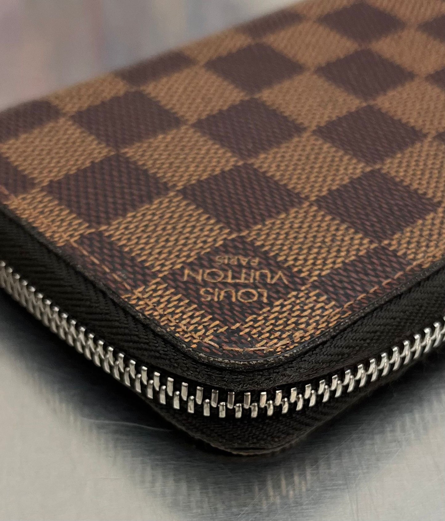 Louis Vuitton Zippy Vertical Damier