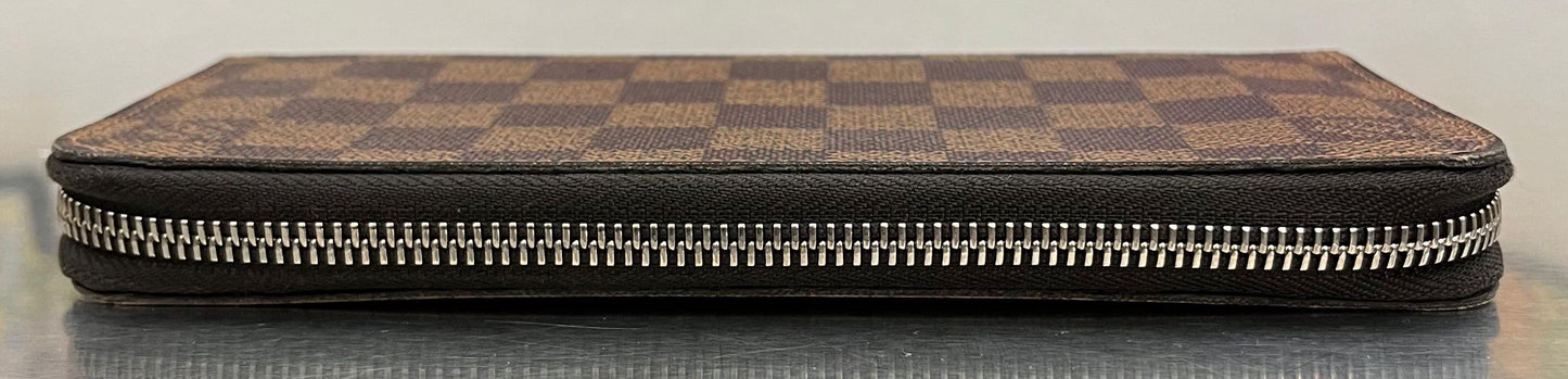 Louis Vuitton Zippy Vertical Damier