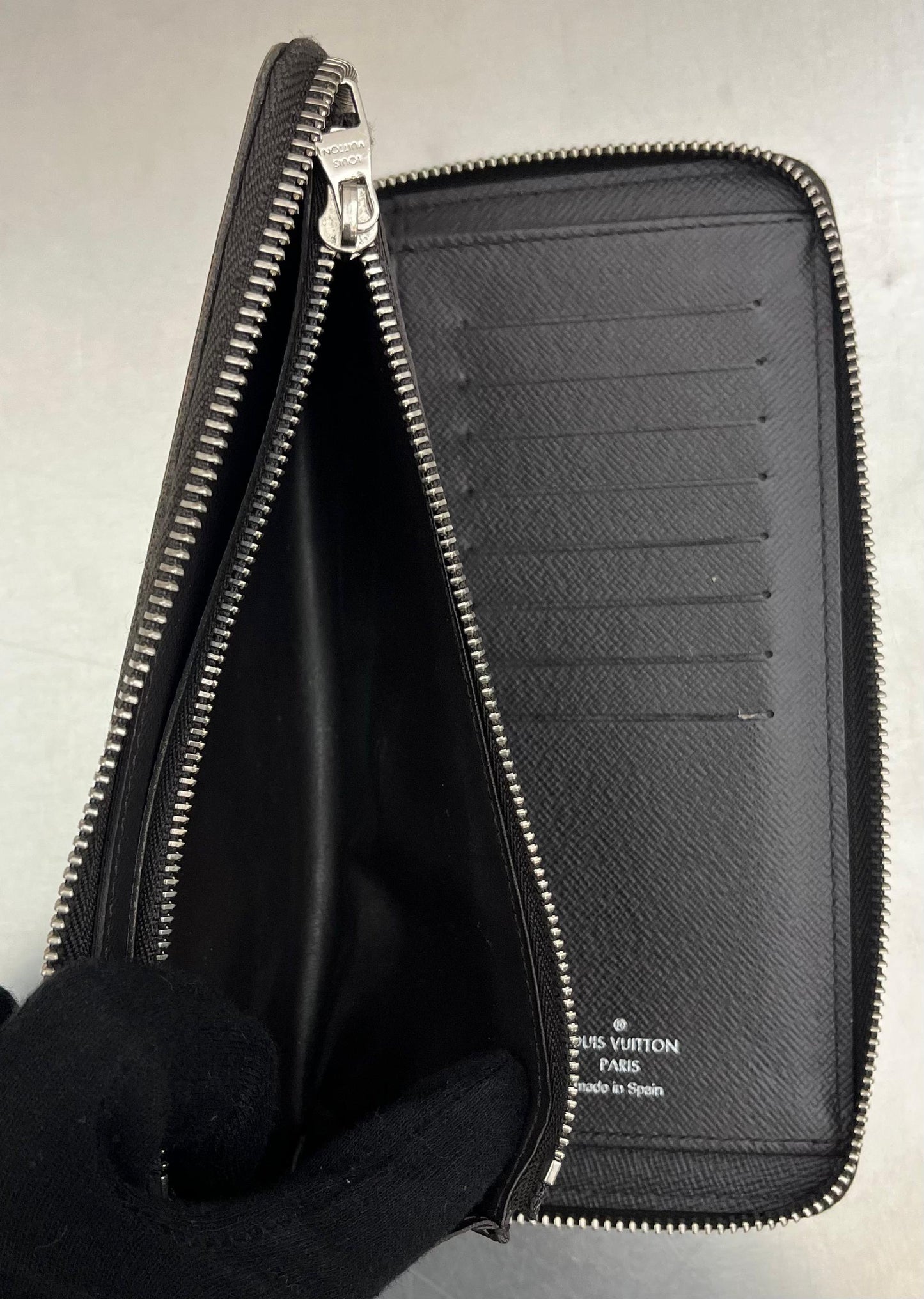 Louis Vuitton Zippy Vertical Damier