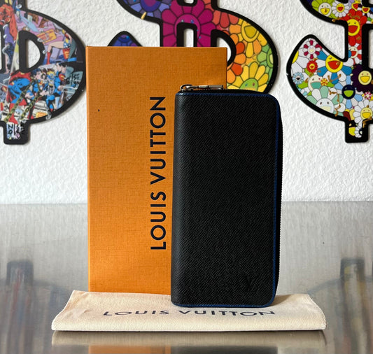 Louis Vuitton Zippy Vertical Taiga