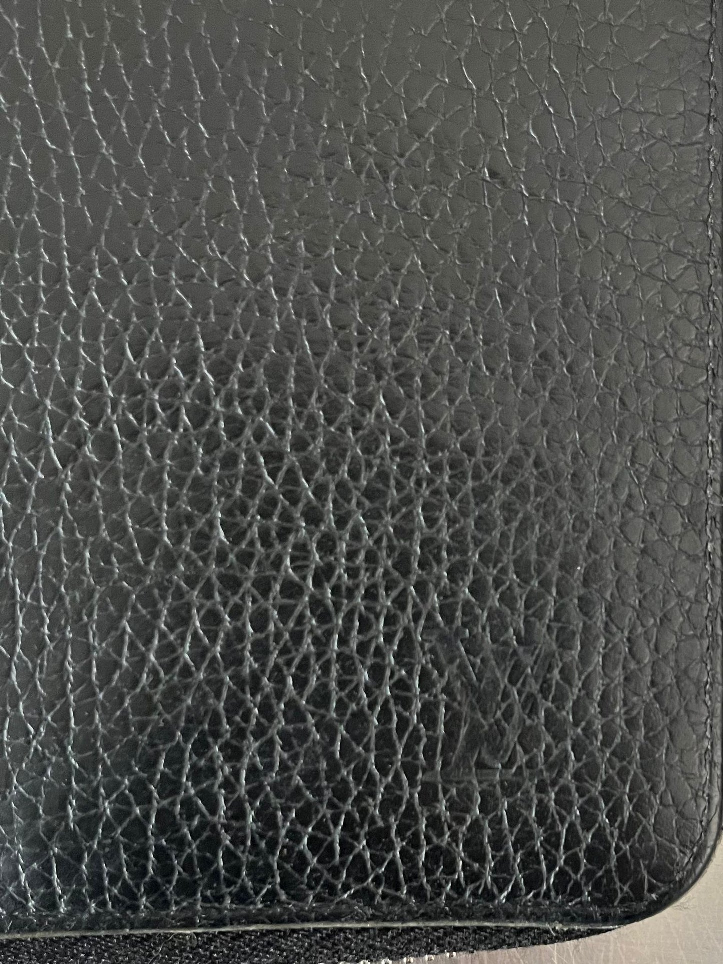 Louis Vuitton Zippy Vertical Taurillon Leder