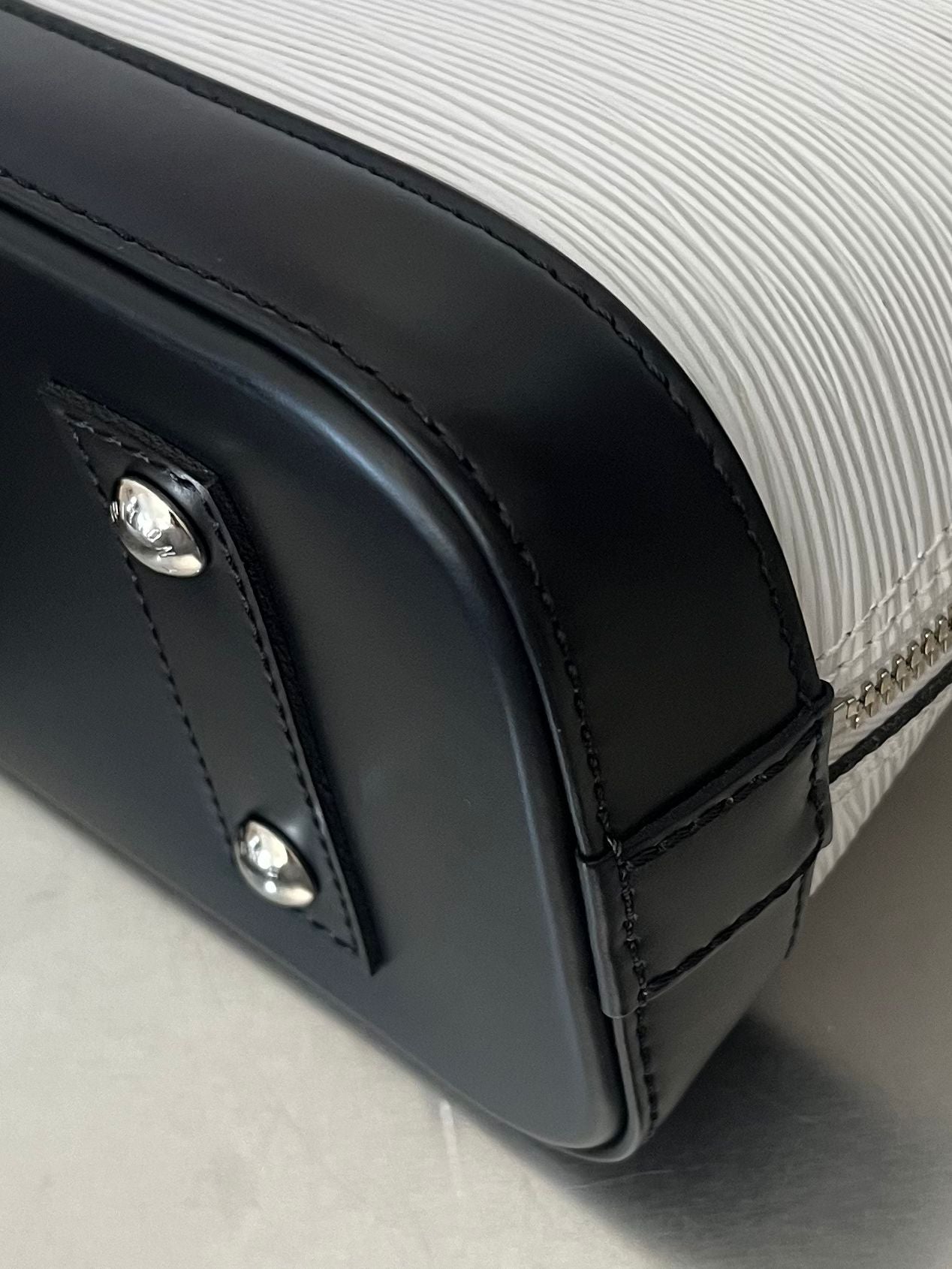 Louis Vuitton Alma BB Epi