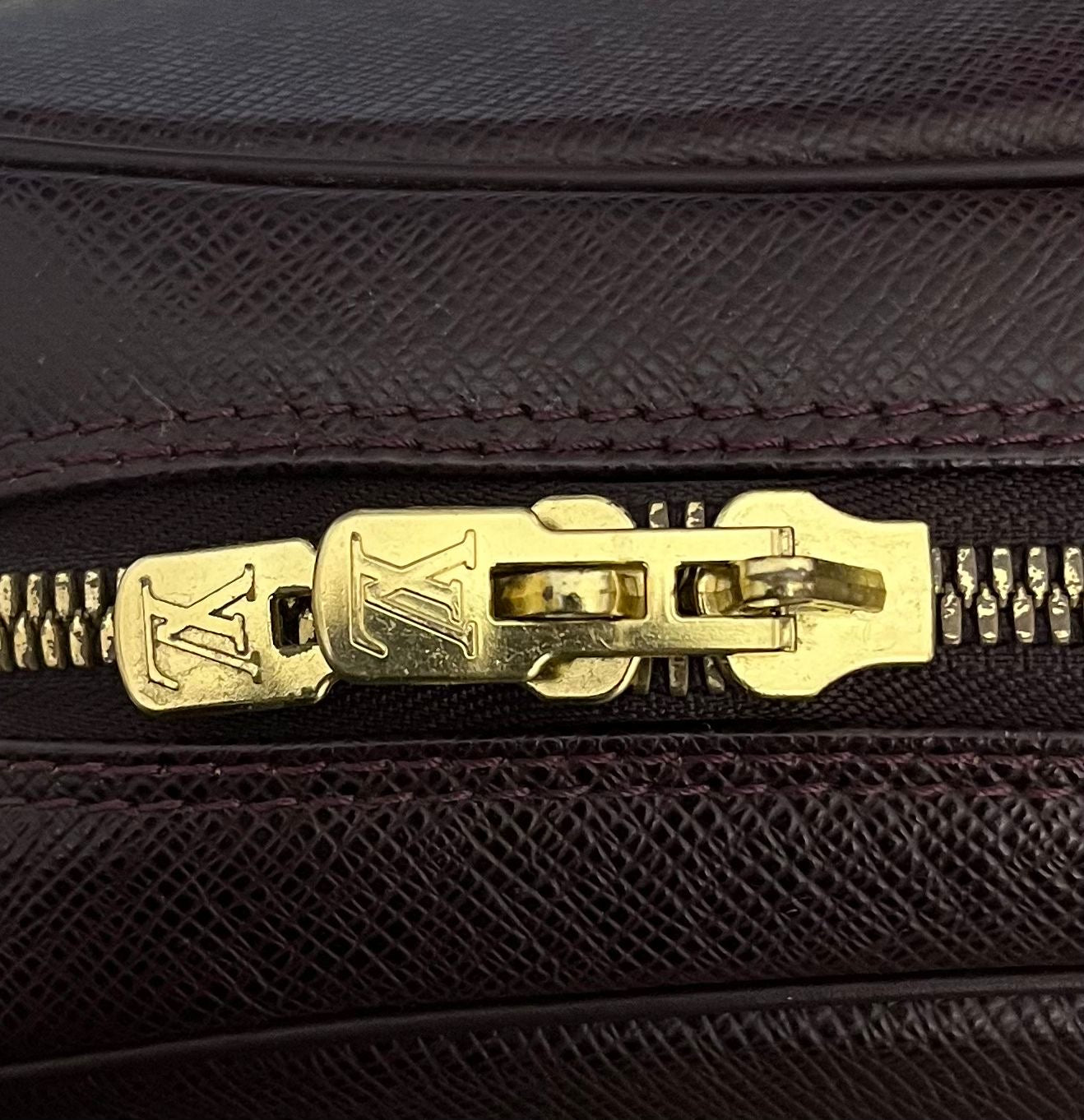 Louis Vuitton Helanga Taiga