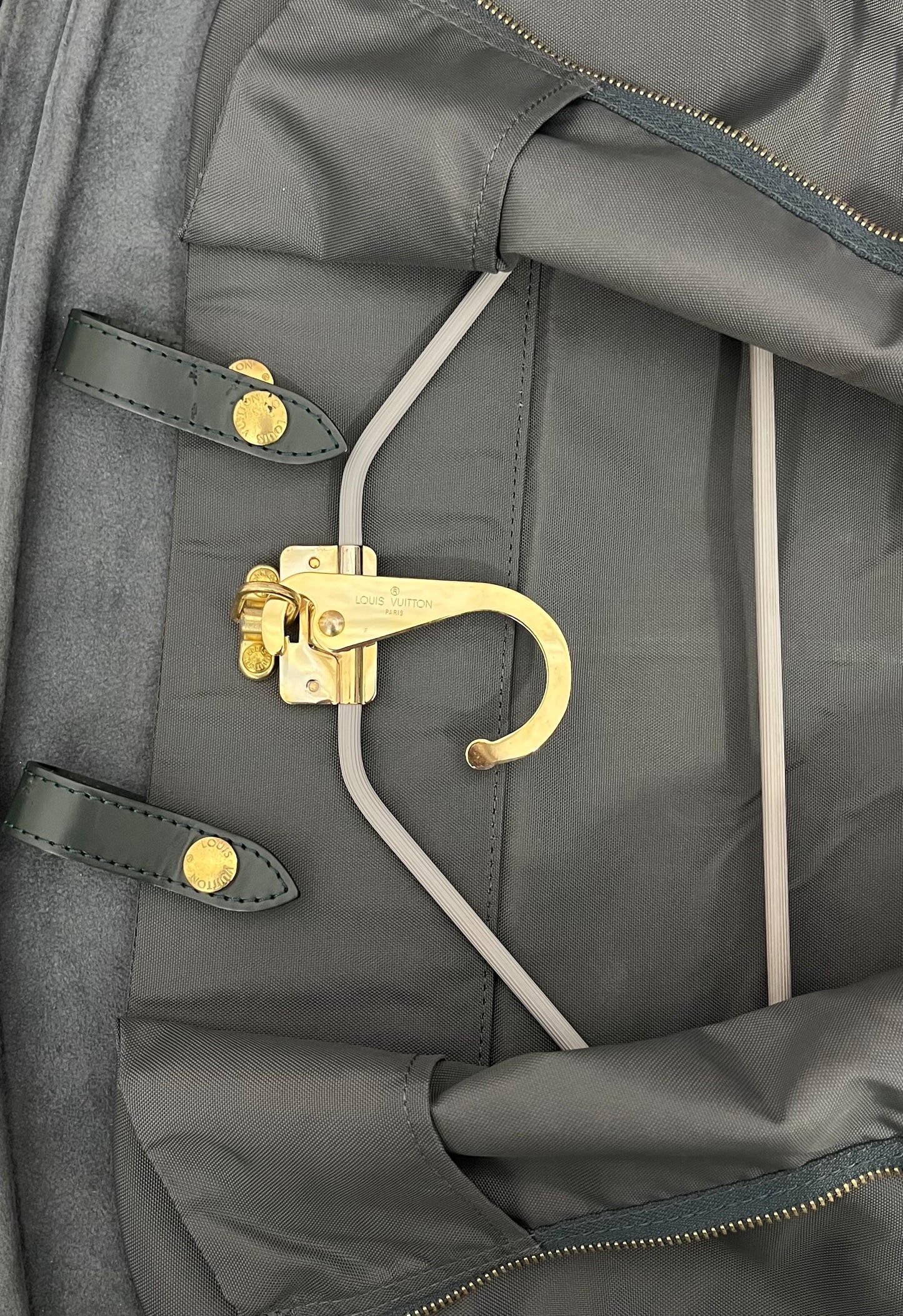 Louis Vuitton Helanga Taiga