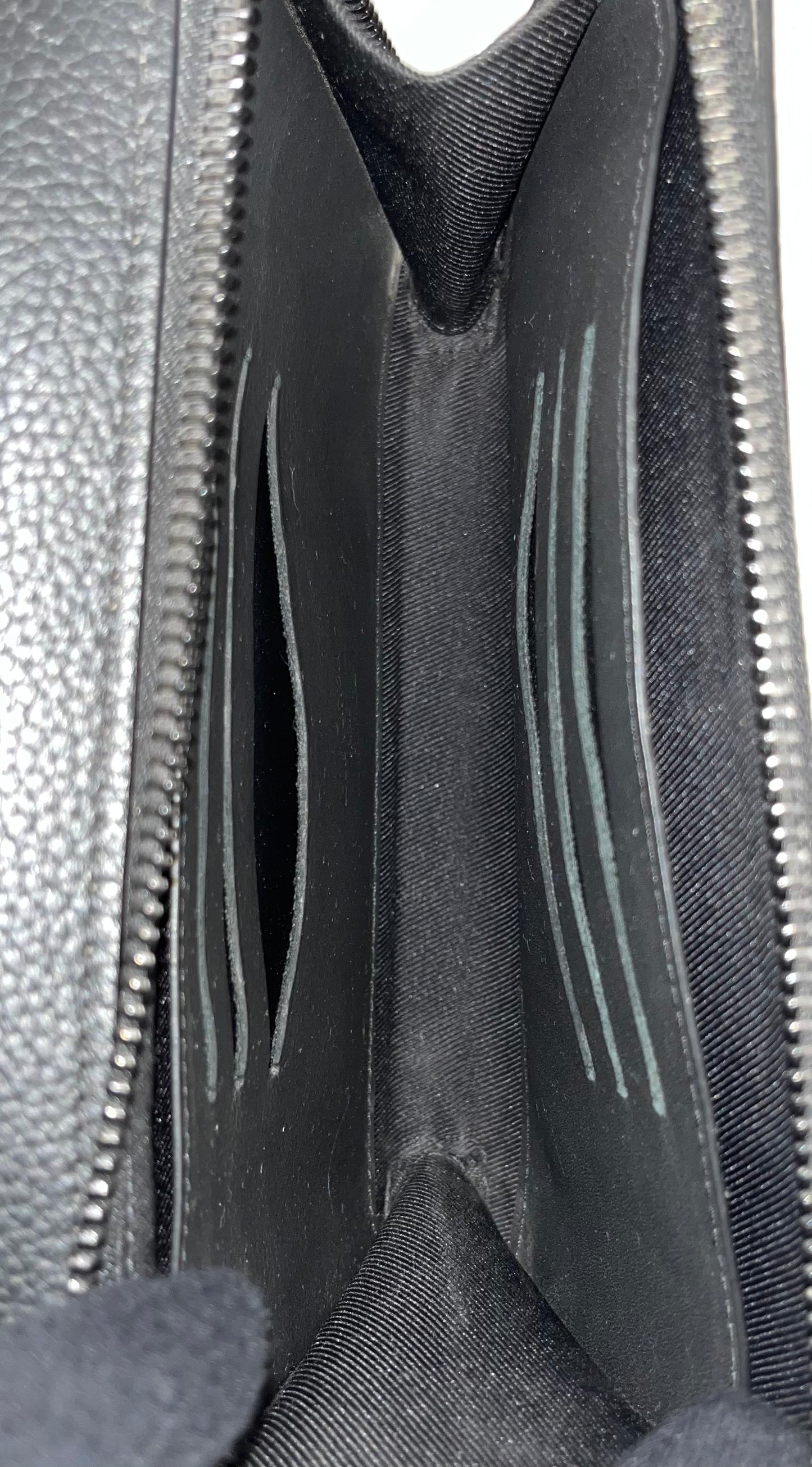Louis Vuitton Alpha Wearable Geldbörse