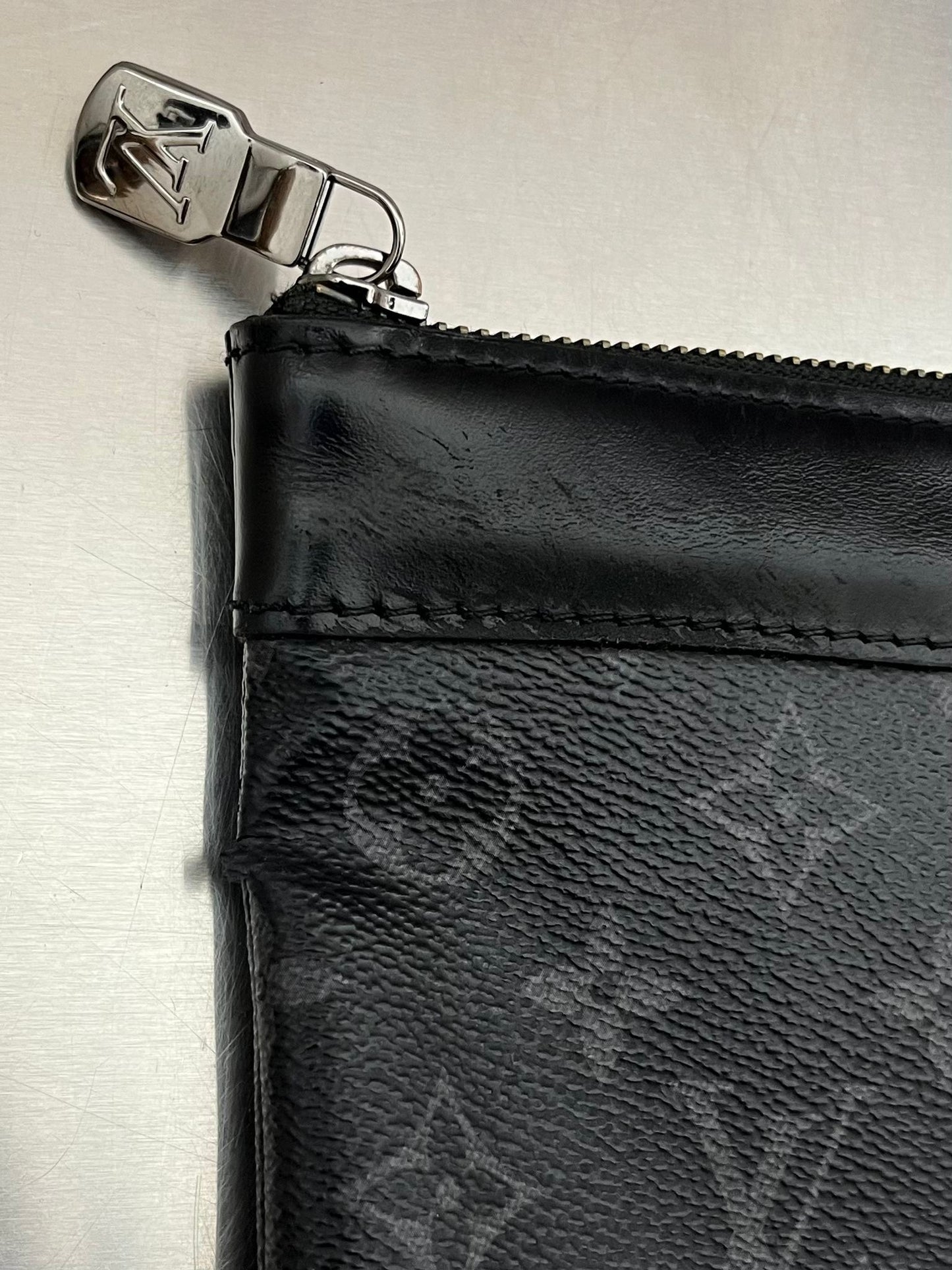 Louis Vuitton Pochette Discovery GM