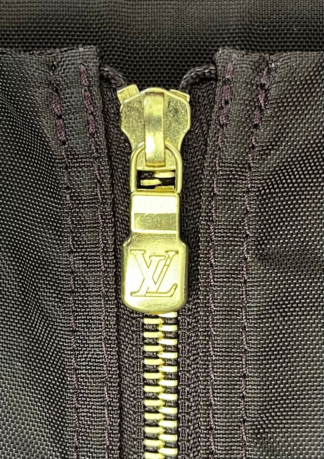 Louis Vuitton Helanga Taiga