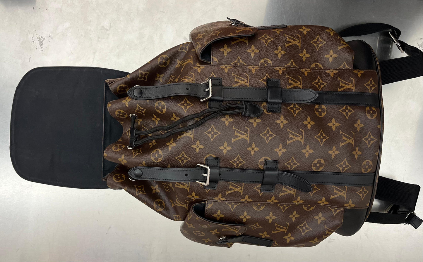 Louis Vuitton Christopher MM