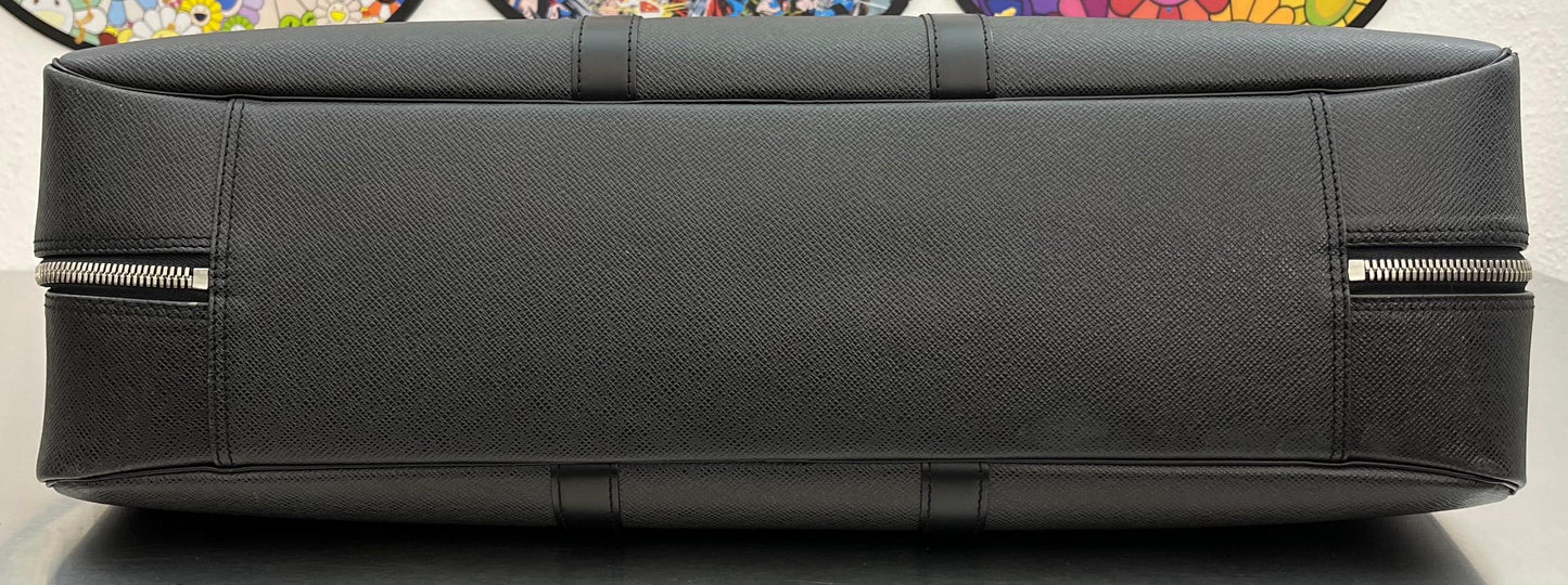 Louis Vuitton Helanga Taiga