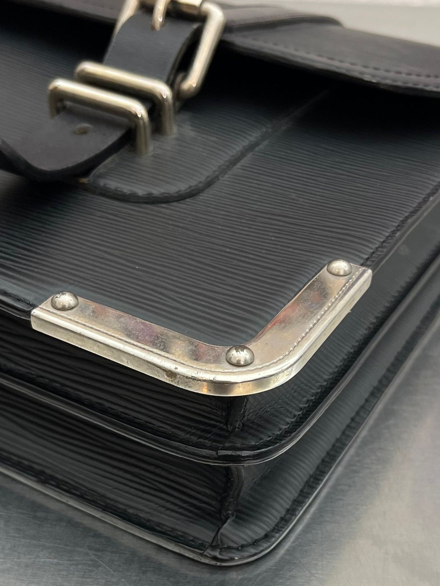 Louis Vuitton Larry Epi Leder