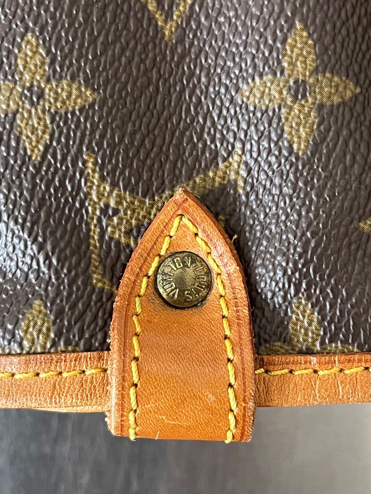 Louis Vuitton Saumur 30