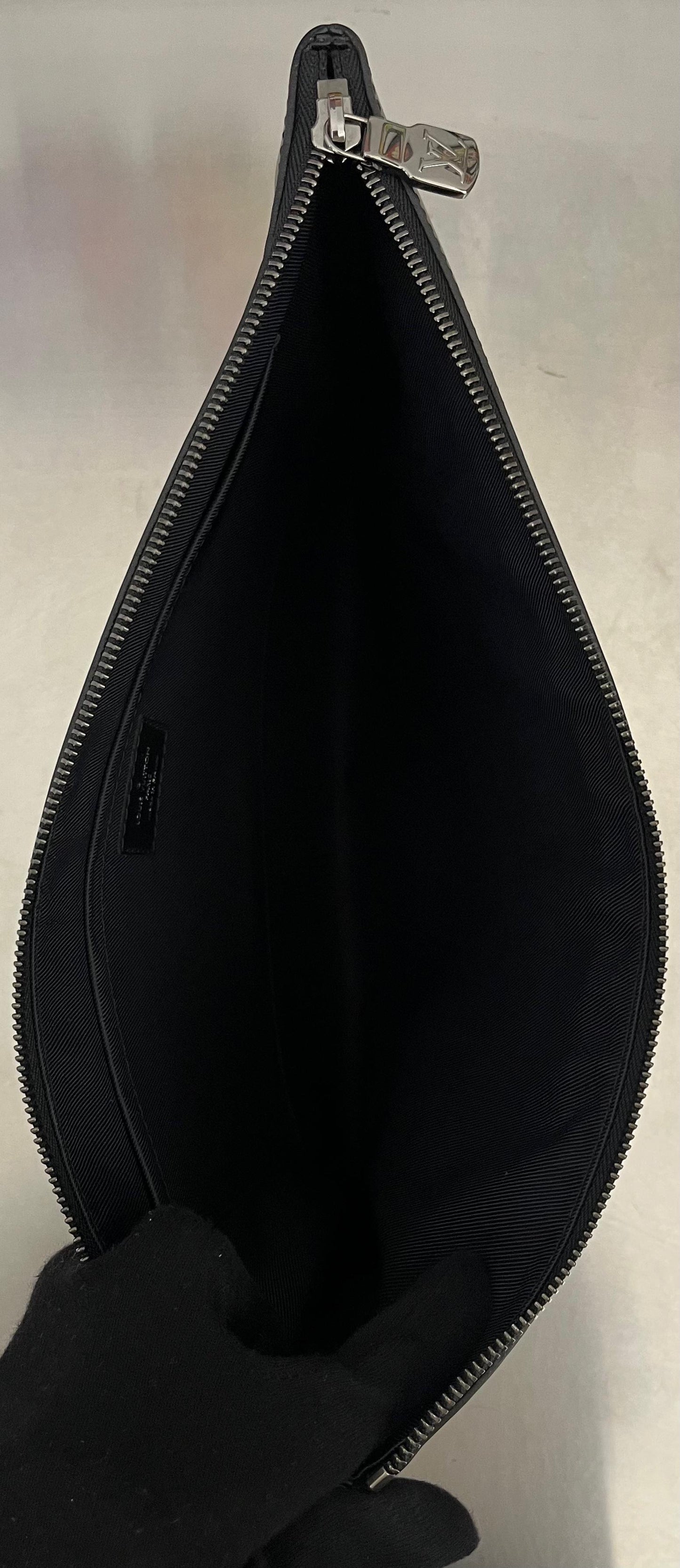 Louis Vuitton Pochette Discovery GM