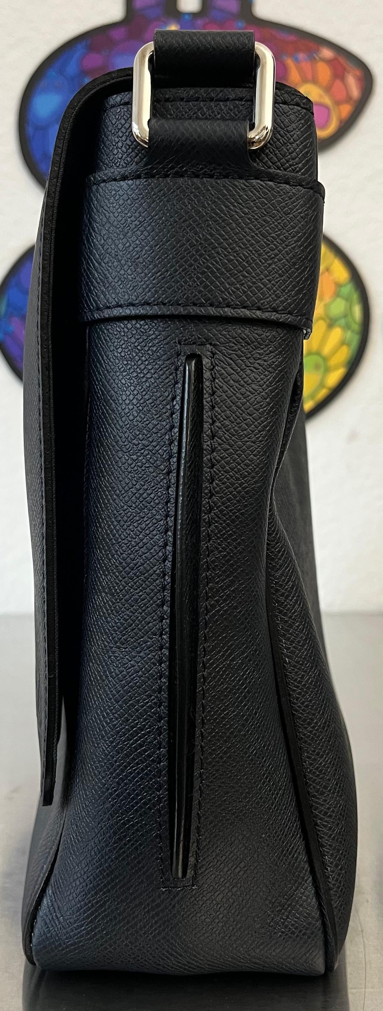 Louis Vuitton Roman MM Taiga Messenger