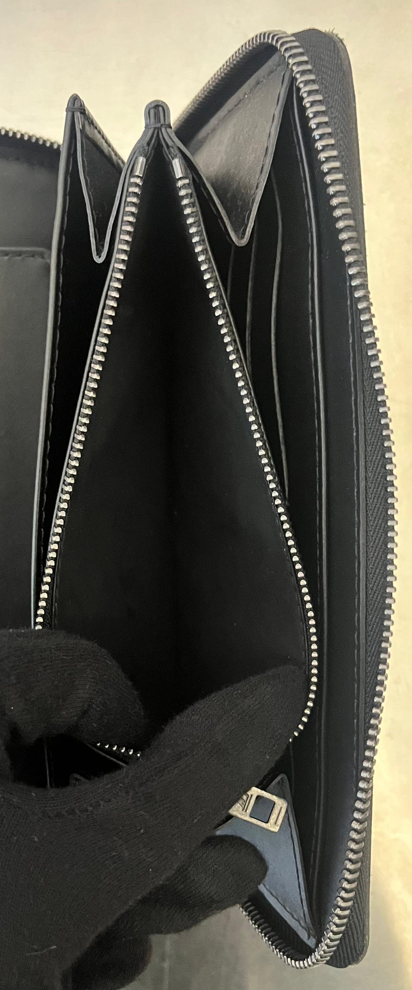 Louis Vuitton Zippy Organizer Utha