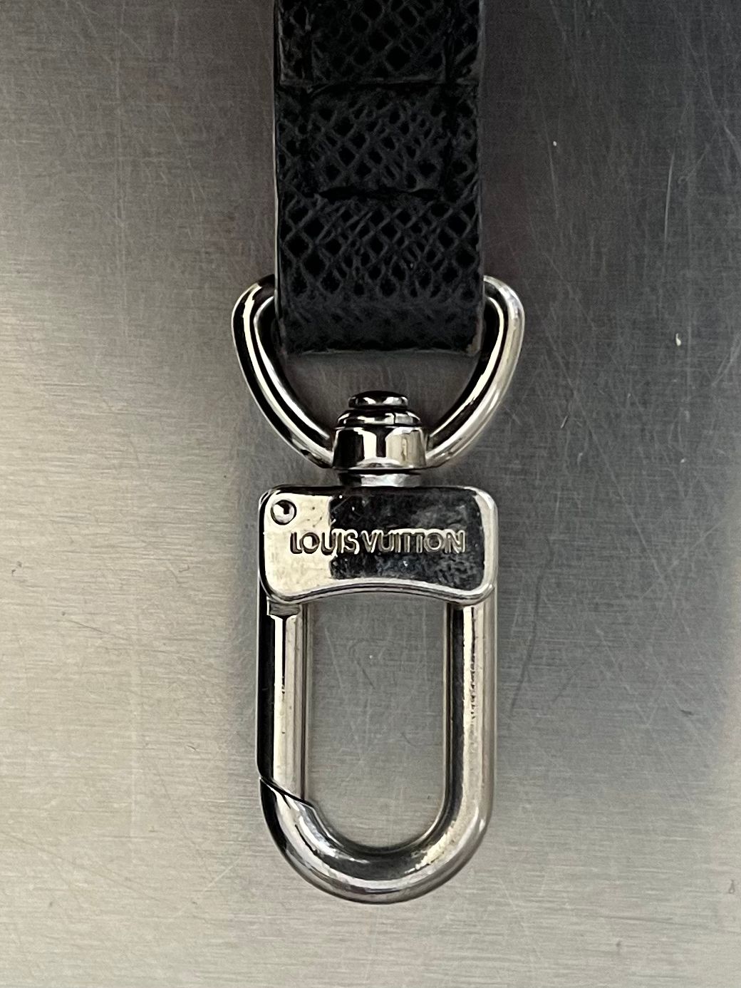 Louis Vuitton Pavel Taiga Leder