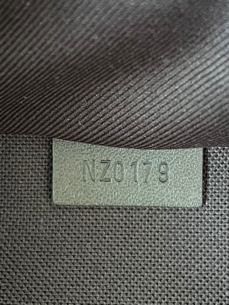 Louis Vuitton Kleiderschutzhülle Monogram Eclipse