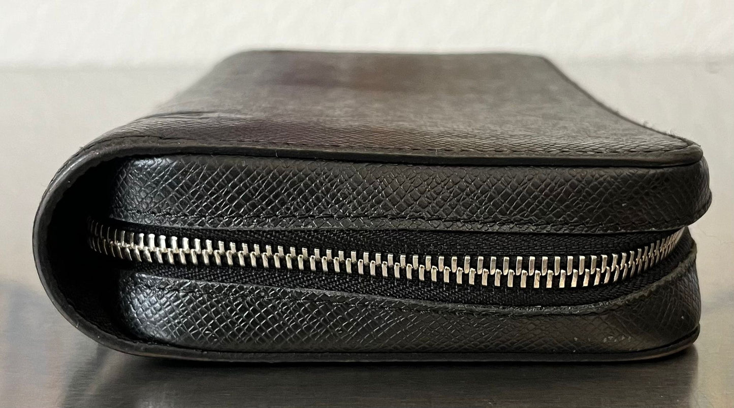 Louis Vuitton Zippy XL Taiga