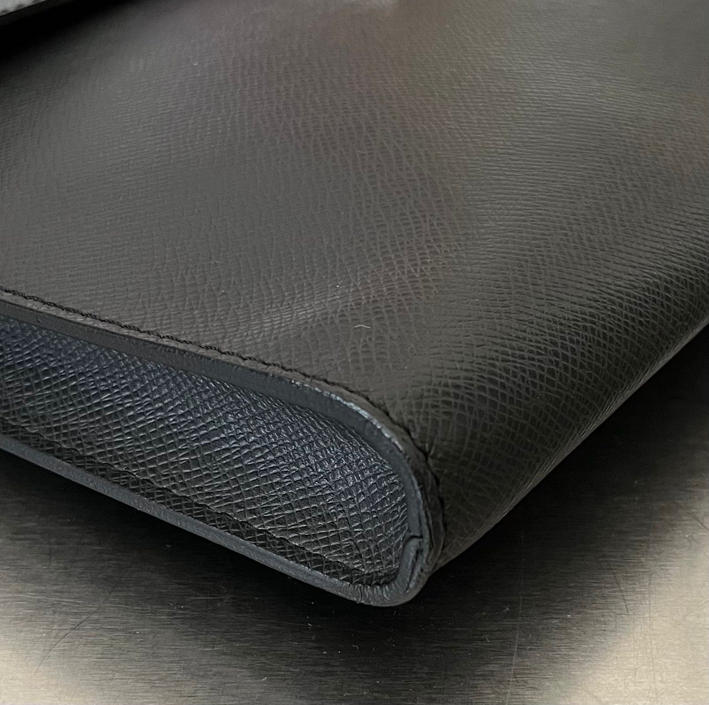 Louis Vuitton Porte Documents Minuto Taiga