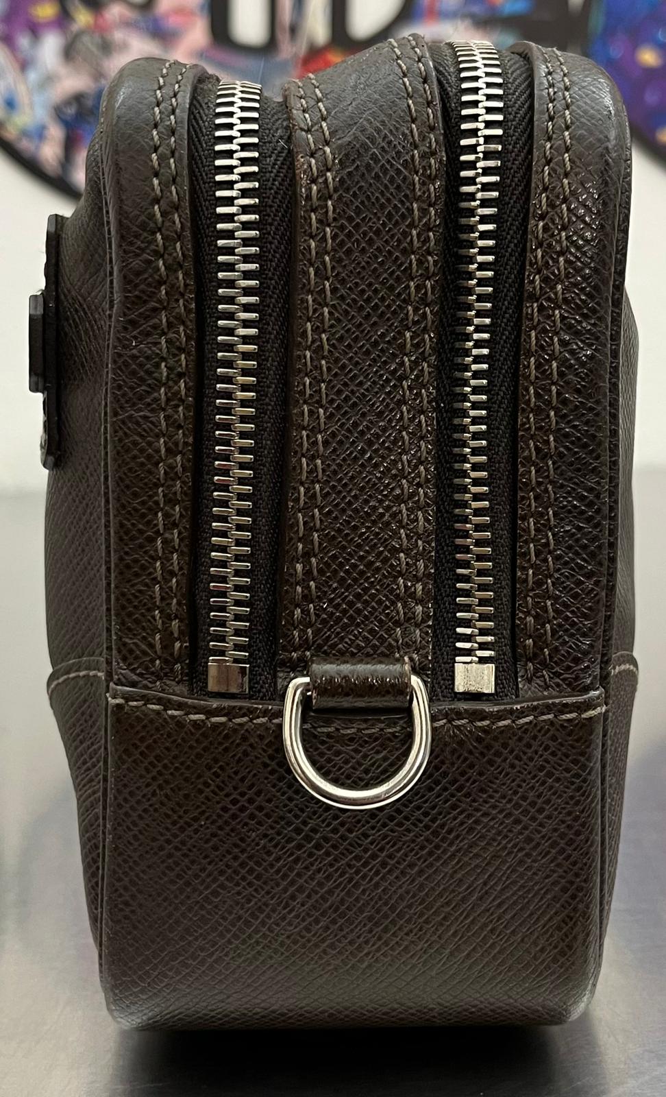Louis Vuitton Pavel Taiga Leder (Braun)