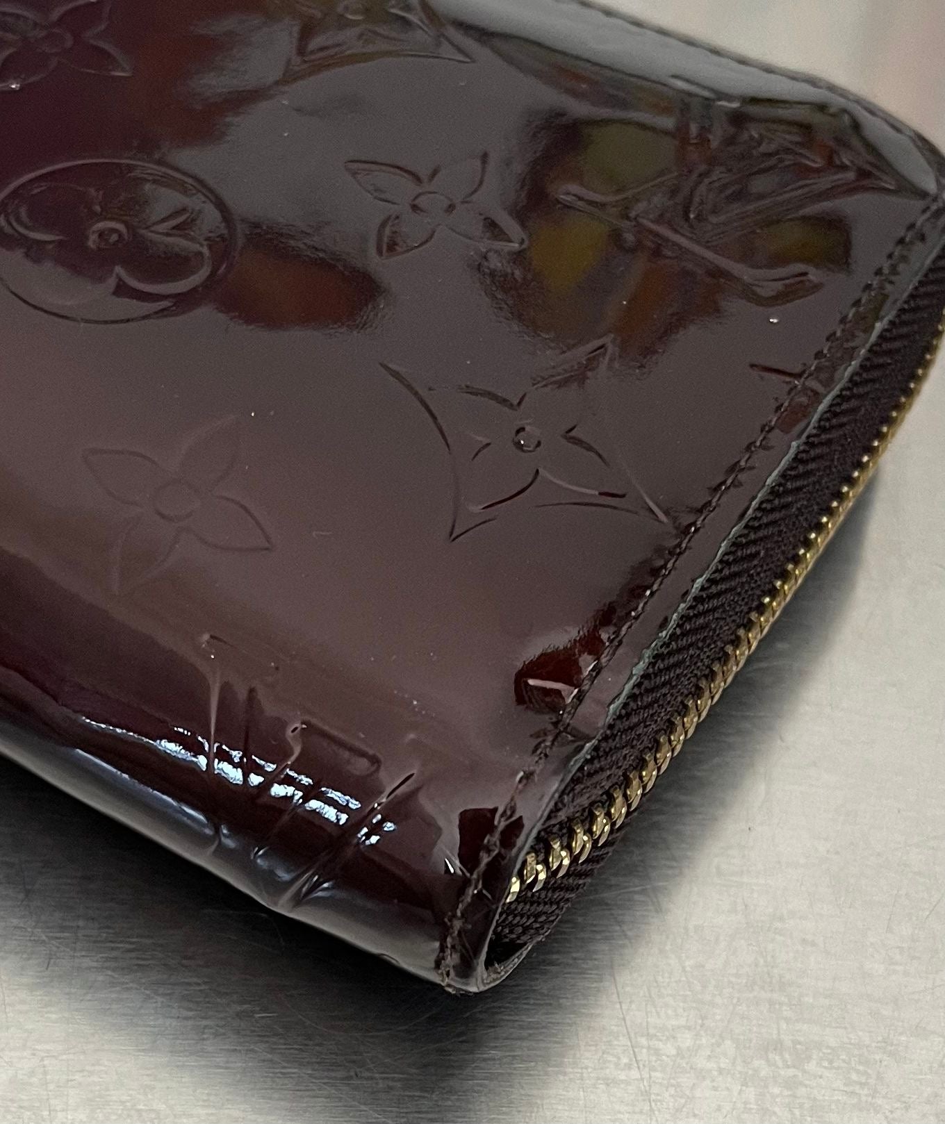 Louis Vuitton Zippy Lackleder