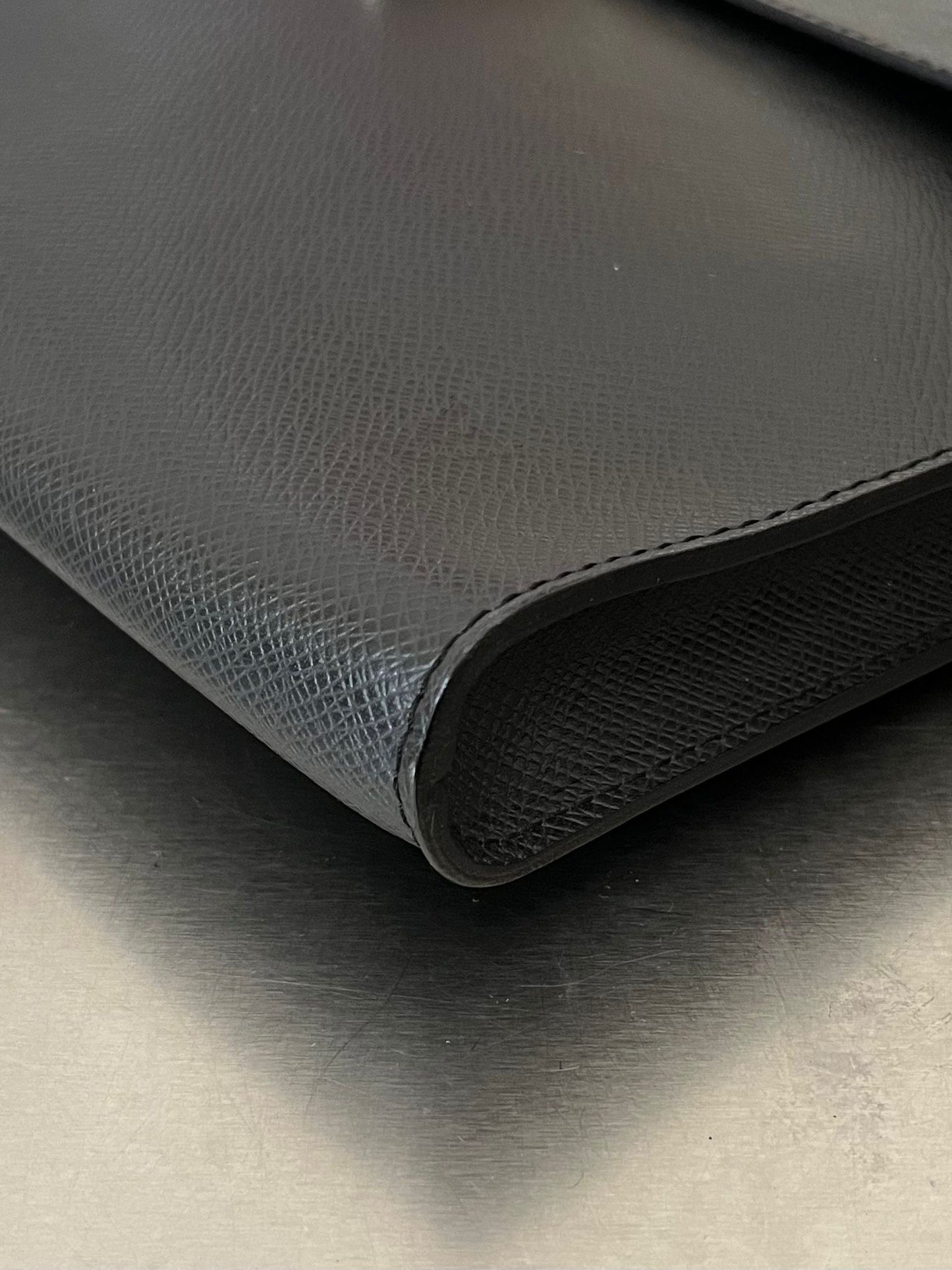 Louis Vuitton Porte Documents Minuto Taiga