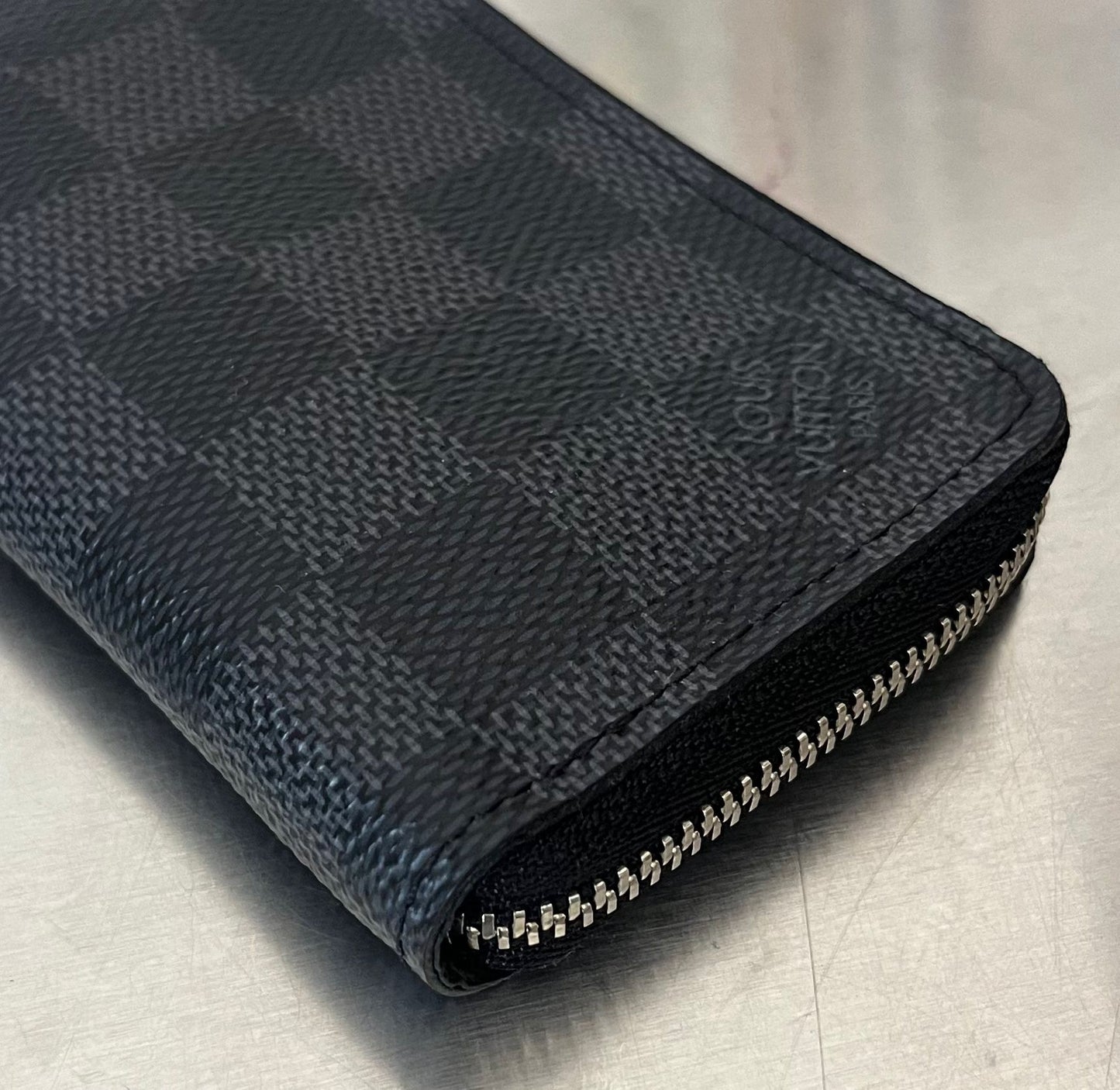 Louis Vuitton Zippy Vertical Coin Damier