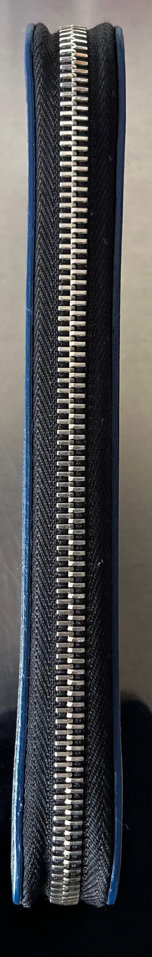 Louis Vuitton Zippy Vertical Taiga