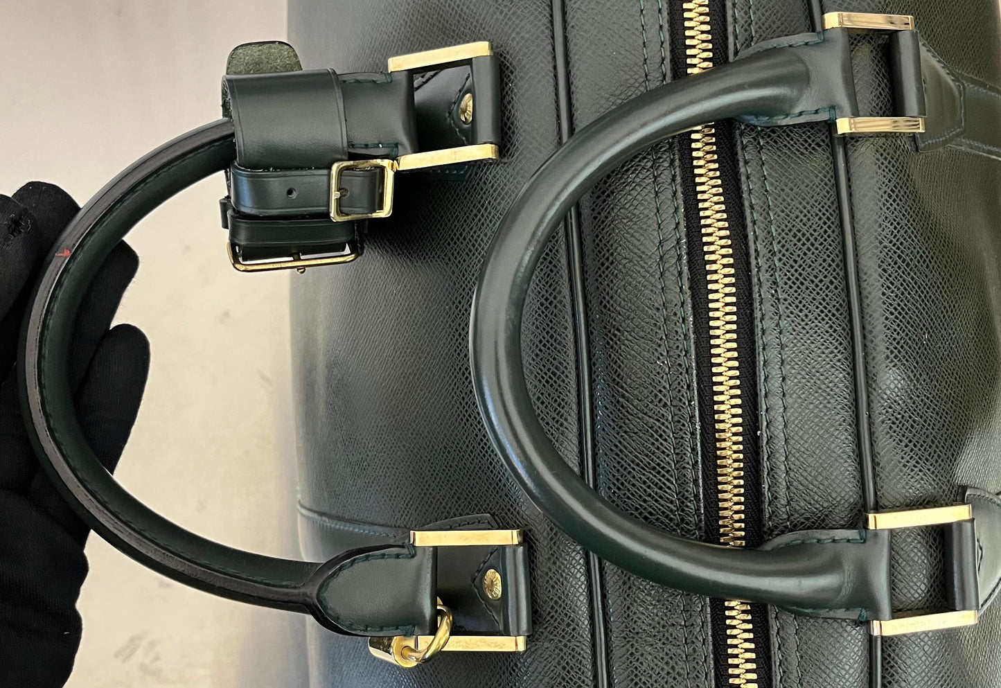 Louis Vuitton Kendall GM Taiga Leder