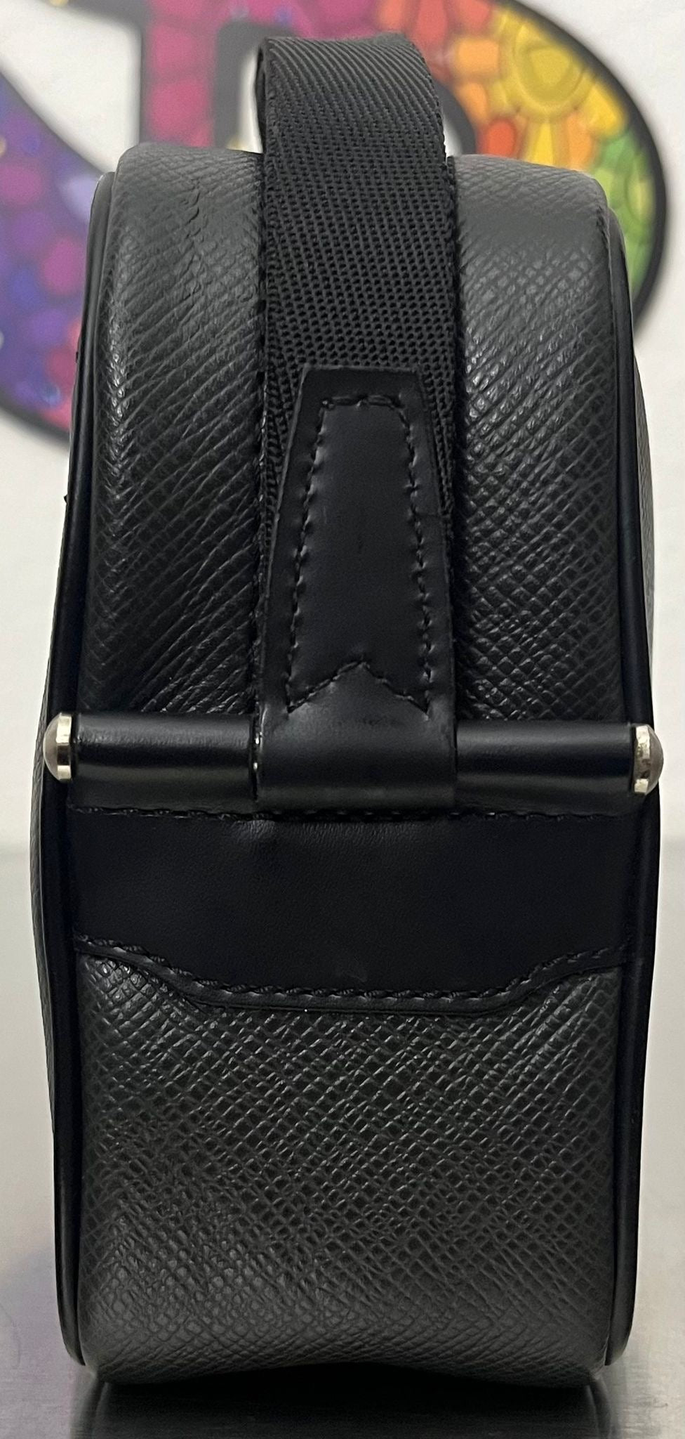 Louis Vuitton Karga Taiga Leder