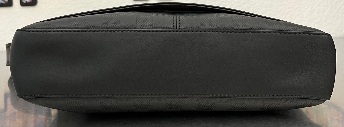Louis Vuitton District Infini Leder