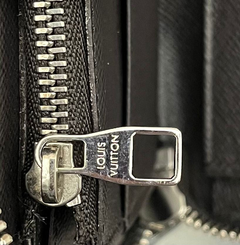 Louis Vuitton Zippy Vertical Damier