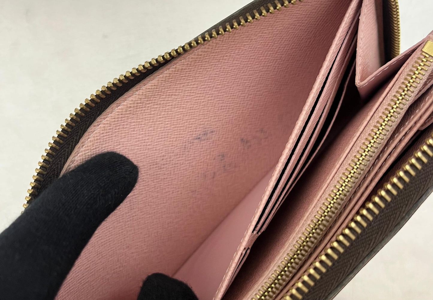 Louis Vuitton Zippy Damier