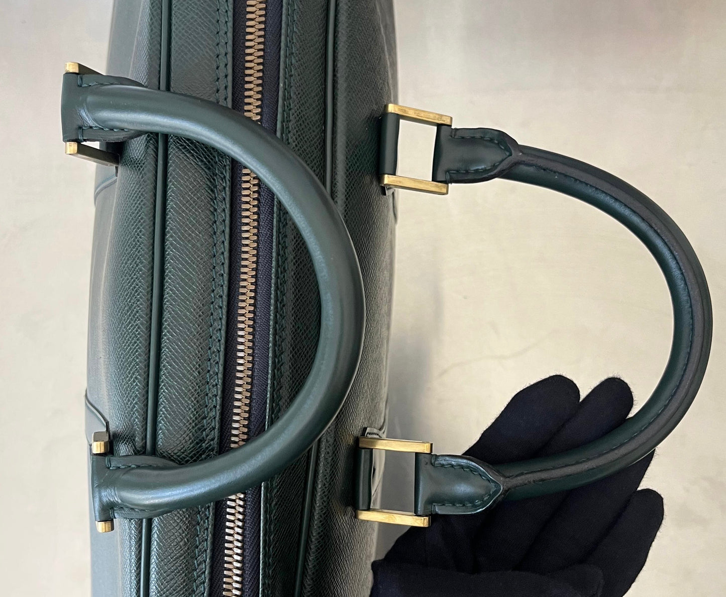 Louis Vuitton Helanga Taiga