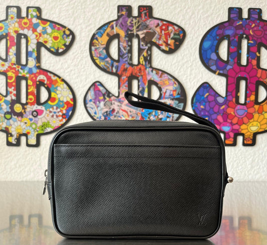 Louis Vuitton Karga Taiga Leder
