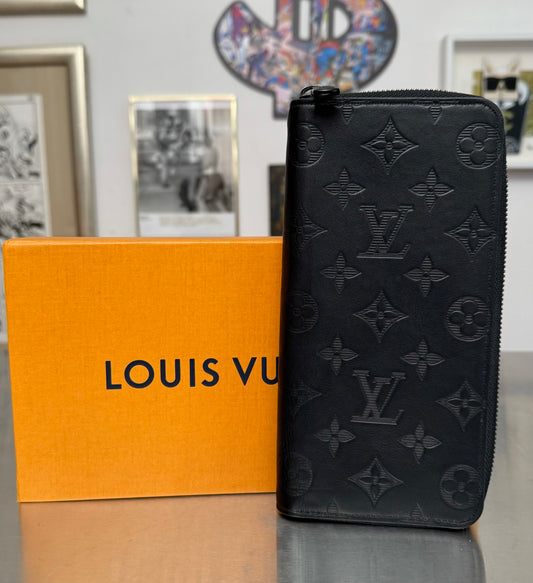 Louis Vuitton Zippy Vertical Shadow Leder