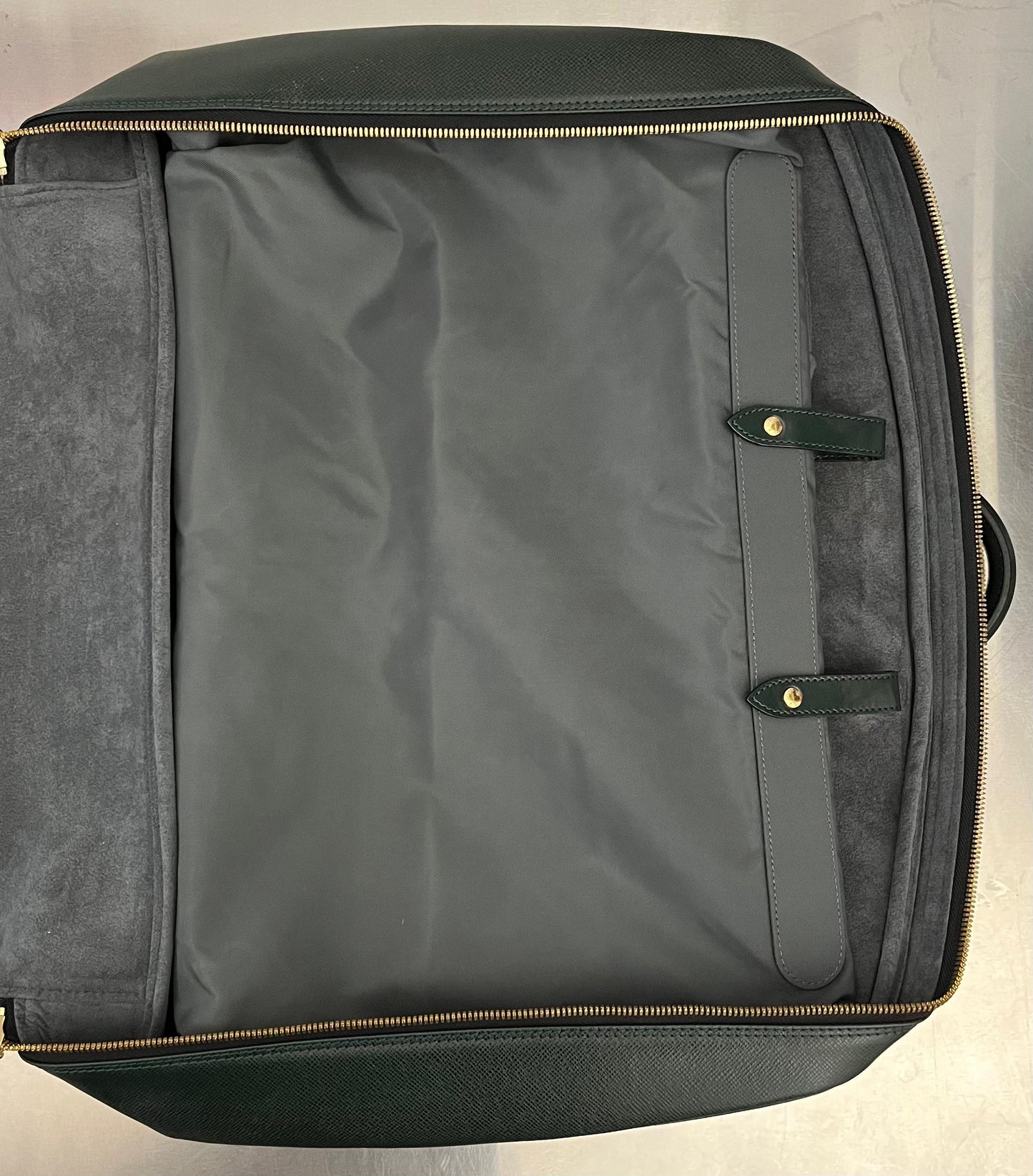 Louis Vuitton Helanga Taiga