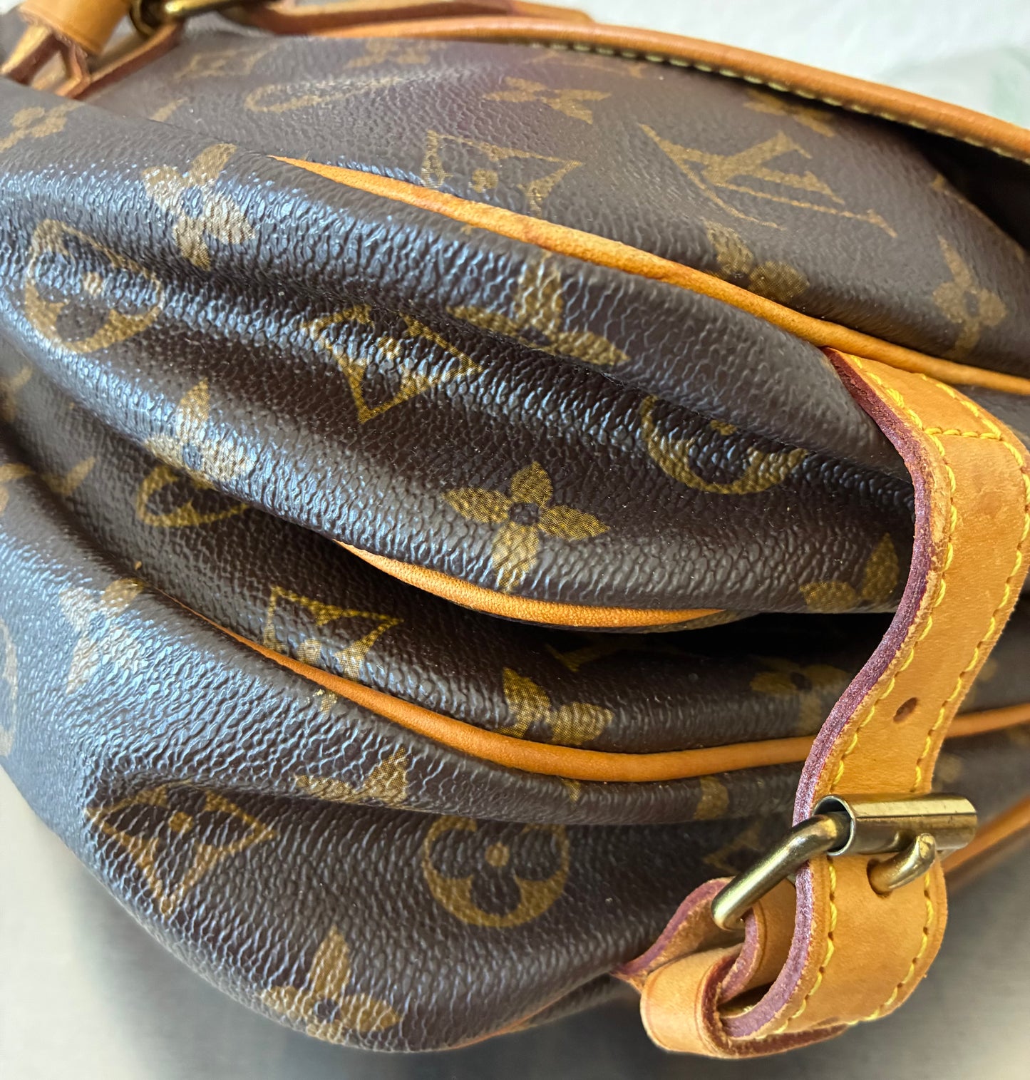 Louis Vuitton Saumur 30