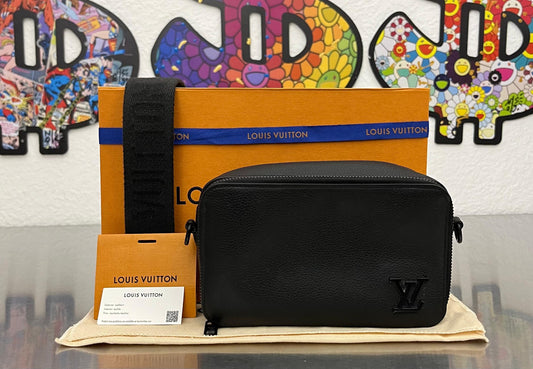 Louis Vuitton Alpha Wearable Geldbörse