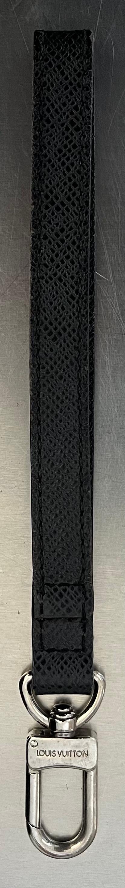 Louis Vuitton Pavel Taiga Leder