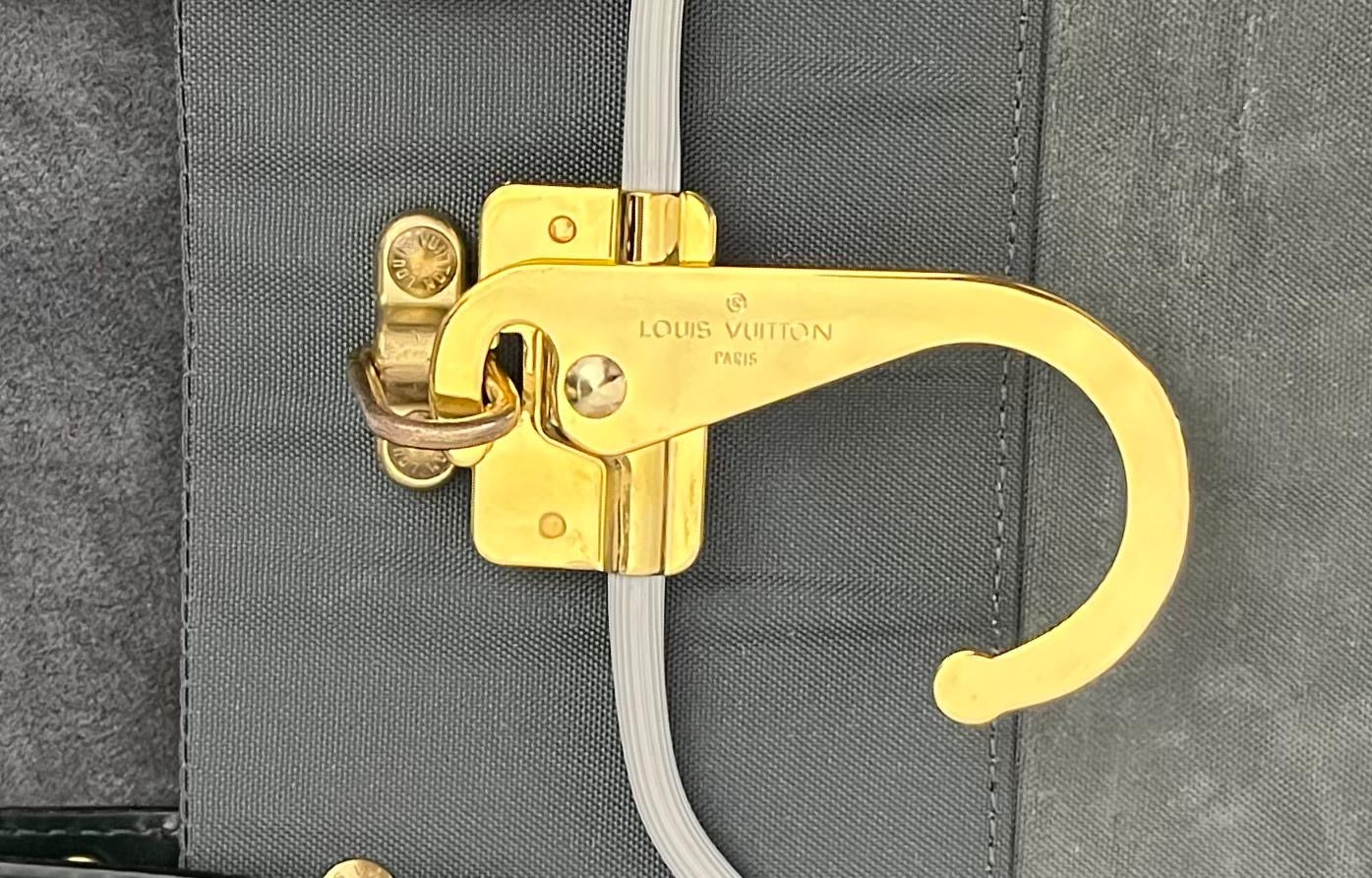 Louis Vuitton Helanga Taiga