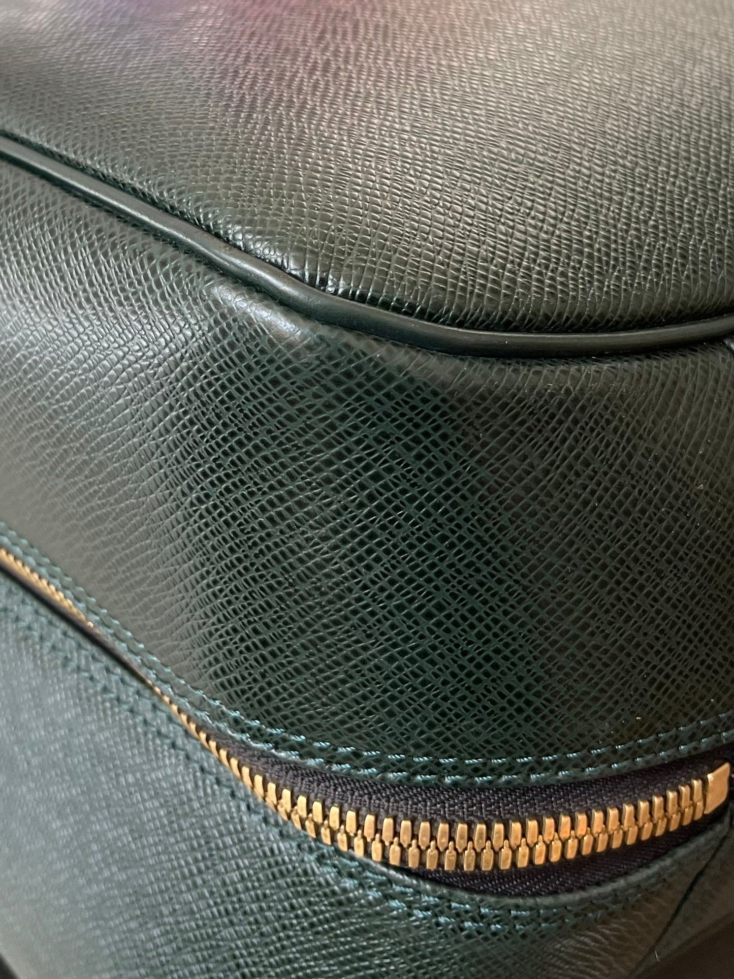 Louis Vuitton Helanga Taiga