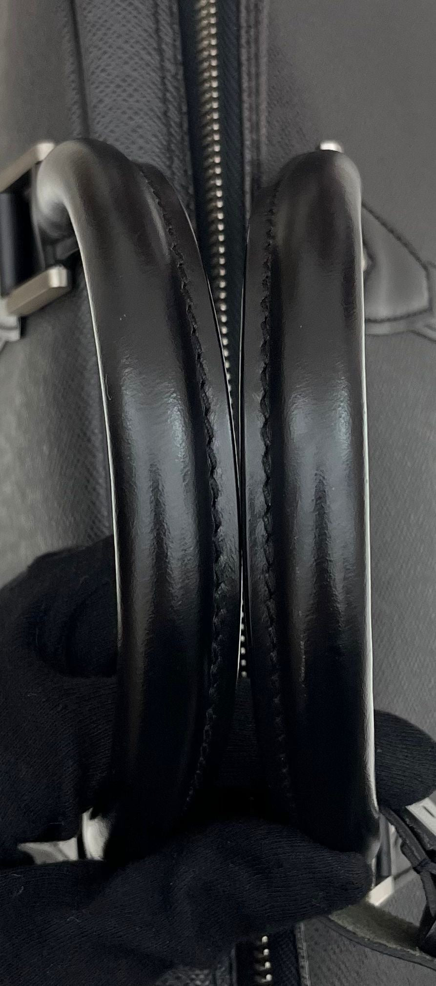 Louis Vuitton Helanga Taiga