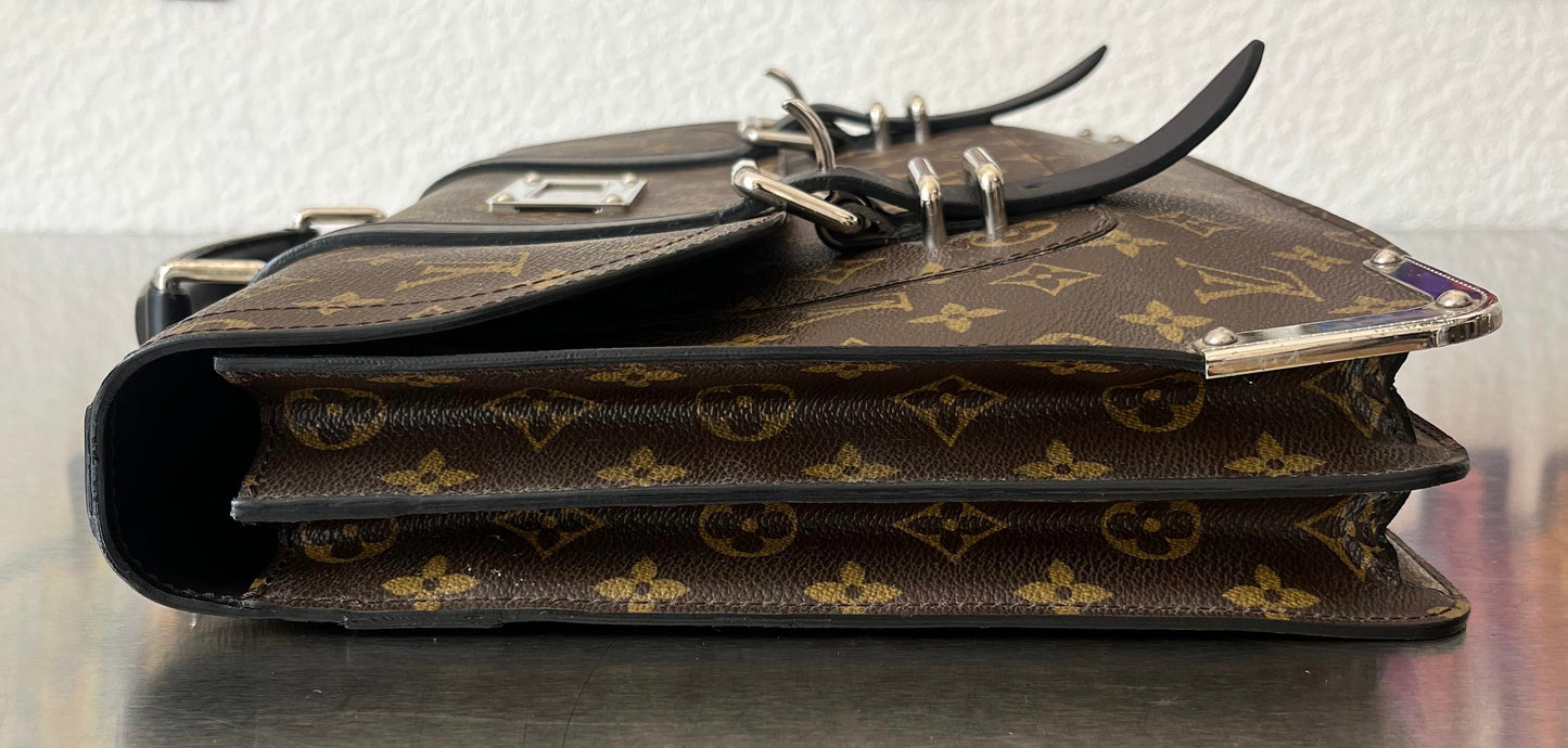 Louis Vuitton Larry Monogram Makassar