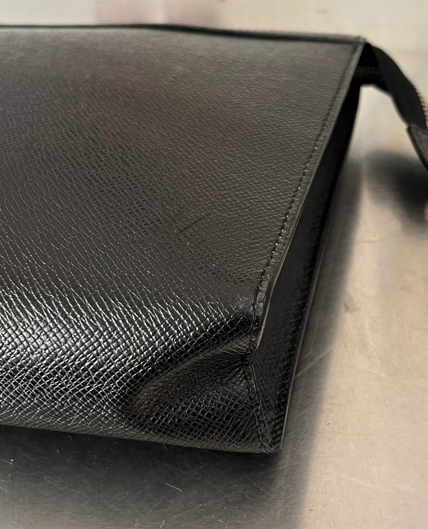Louis Vuitton Pochette Voyage MM Taiga