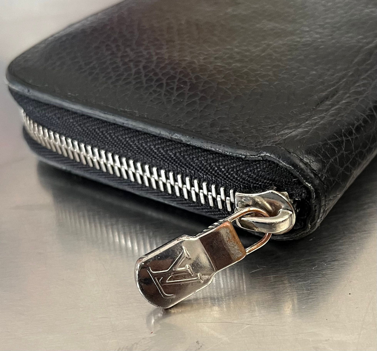 Louis Vuitton Zippy Vertical Taurillon Leder