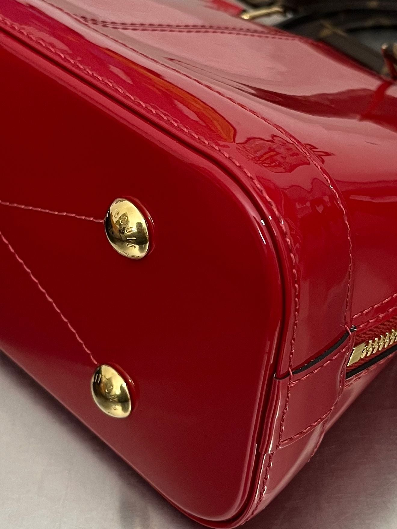 Louis Vuitton Alma BB Vernis Miroir Rot